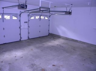 20 Stoneleigh Rd, Trumbull, CT 06611