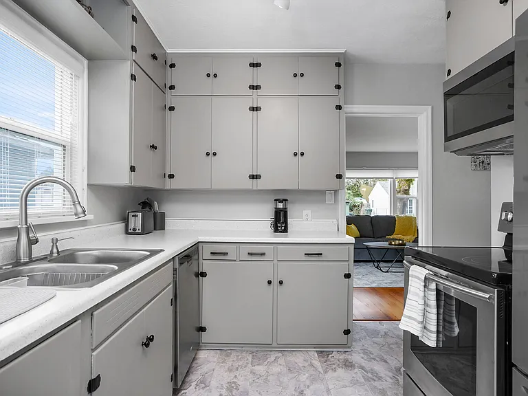 Stoneway Dr NW — Photo 8