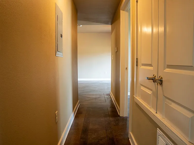 2400 MARKET PLAZA DRIVE — Photo 31