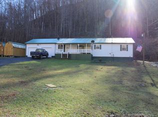 504 Anchor Dr, Chapmanville, WV 25508