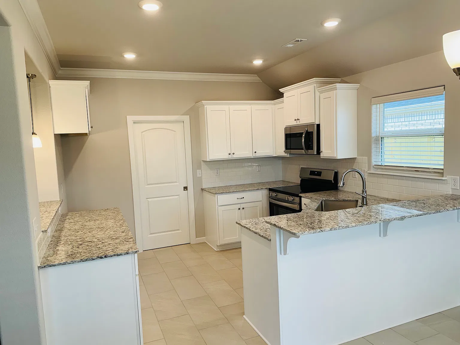 3 bed, 1560 sqft, $1,800 — Photo 2