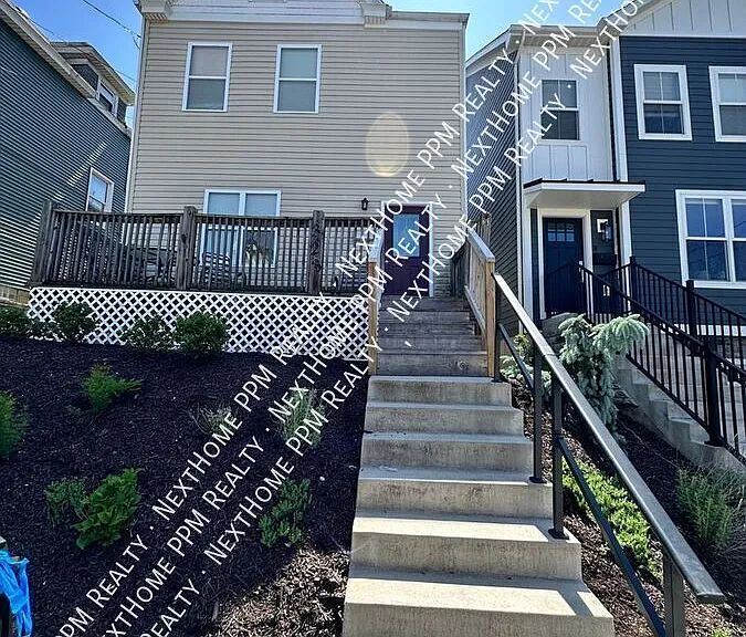 323 Augusta St — Photo 4