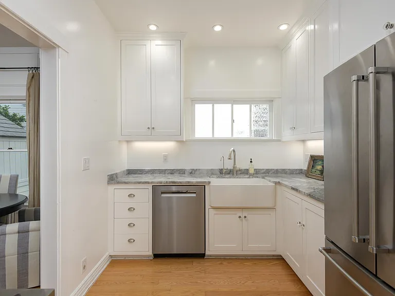 306 W De La Guerra St — Photo 10
