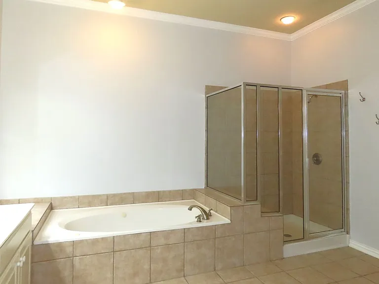 7609 Abbeywood Ct — Photo 23