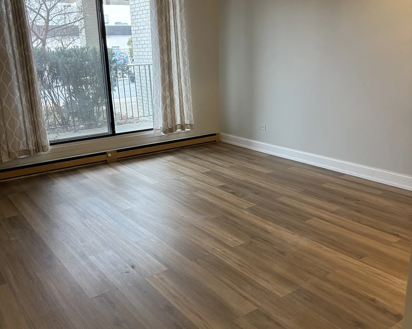 1 bed, 900 sqft, $1,600 — Photo 2