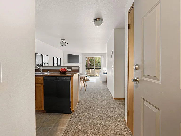 The Ashford Apartments — Photo 7