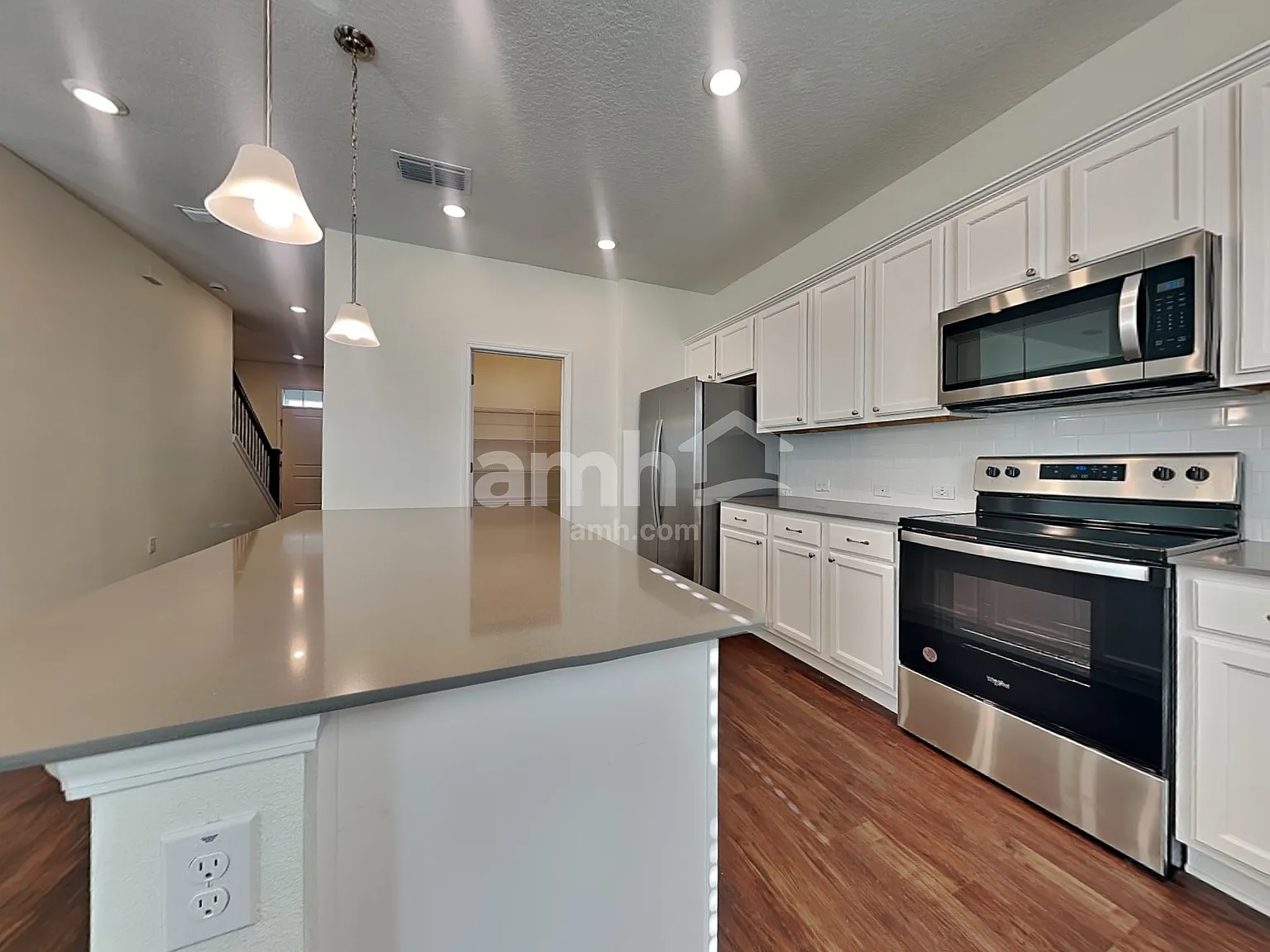 4 bed, 2.5 bath, 2449 sqft, $2,900 — Photo 3