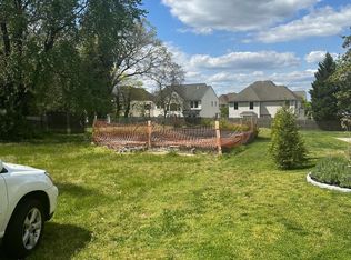 816 Centerton Rd, Mount Laurel, NJ 08054