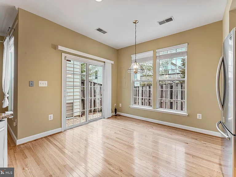 6002 Saint Hubert Ln — Photo 9