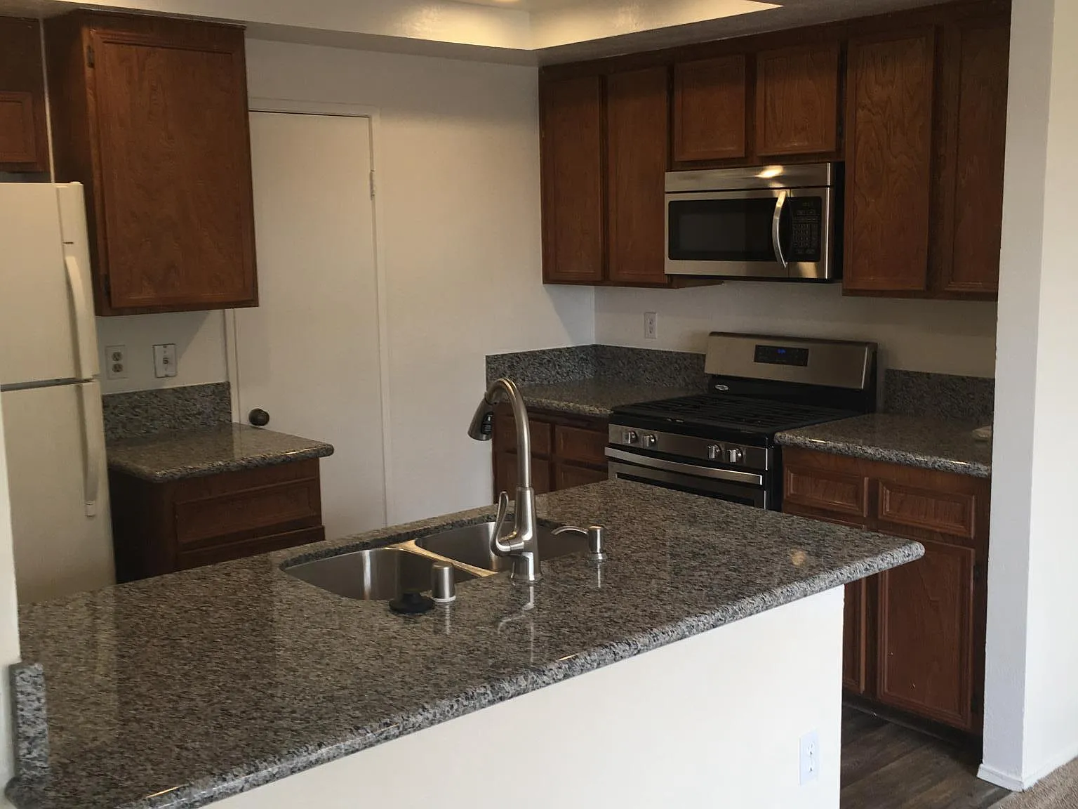 3 bed, 1501 sqft, $3,795 — Photo 2