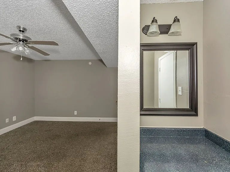 Mission Pointe Club Apartments — Photo 7