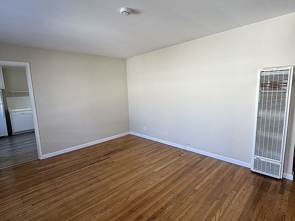 3rd image of 135-137 Redwood Ave #3