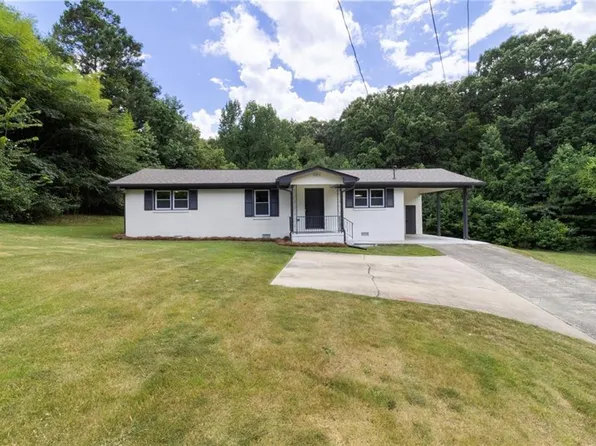 407 Blackberry Ln SE, Lindale, GA 30147