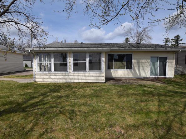5713 Island Dr, Beaverton, MI 48612