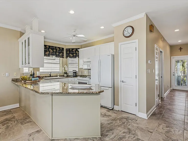 1070 Fort Pickens Rd — Photo 16