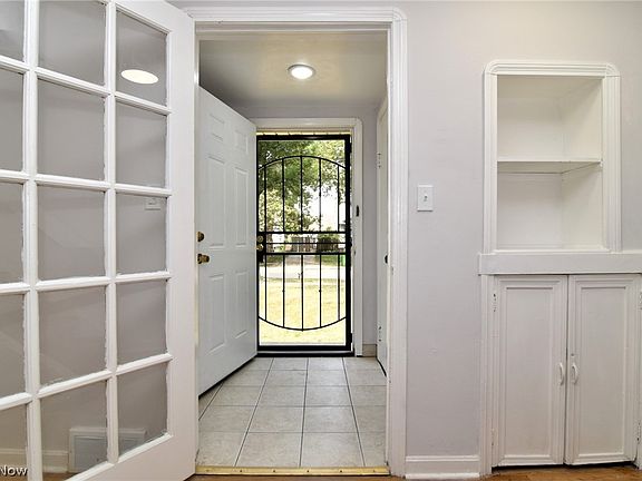 4th image of 4086 Bexley Blvd