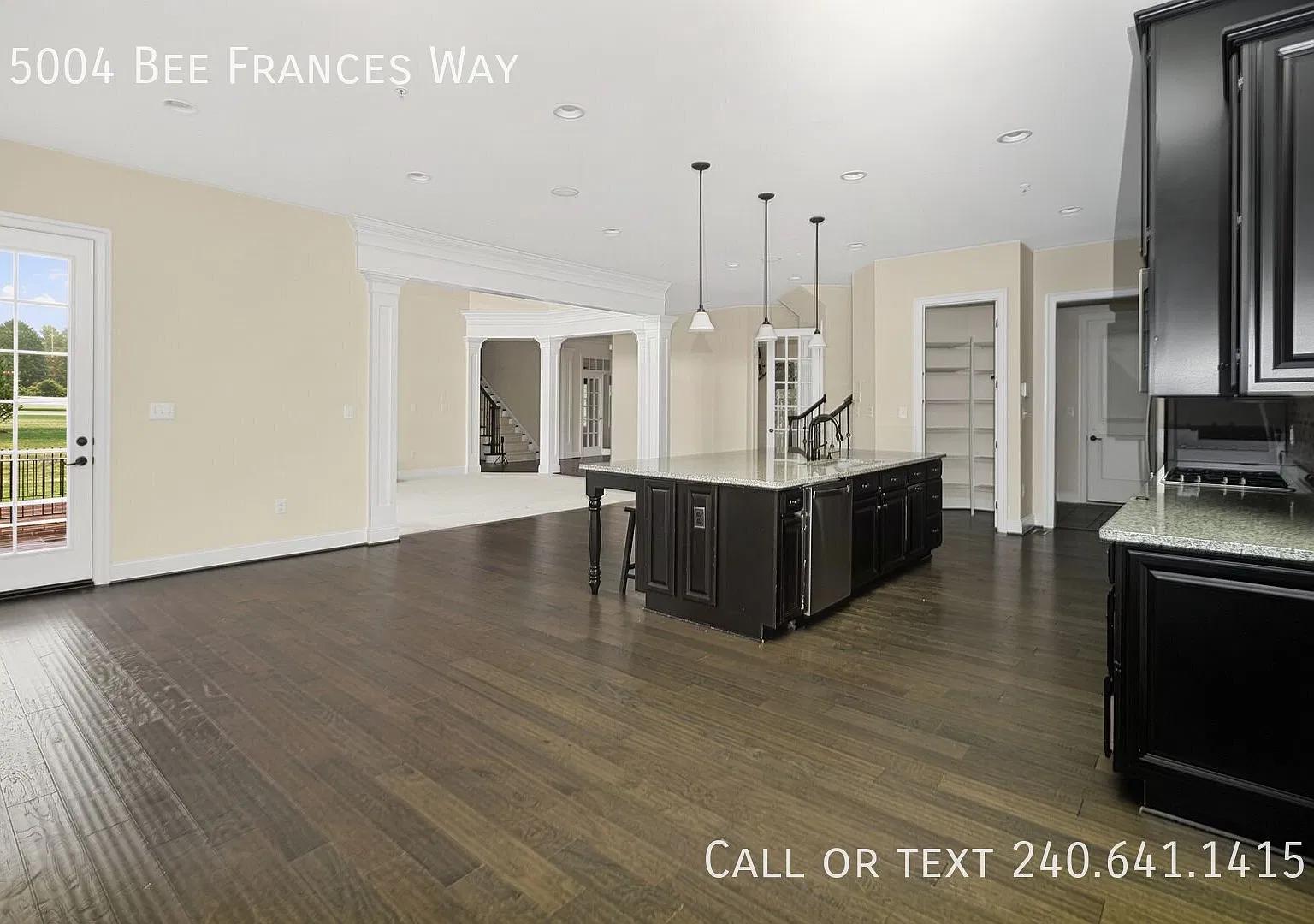 Beautiful 6 BR/5.5 BA Single-Family Home in Clarksville! — Photo 3