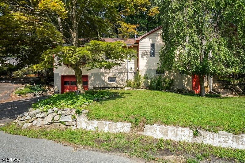 1st image of 12 Coolidge Trl