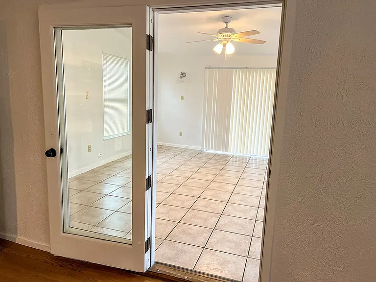 610 Guadalupe St S — Photo 4