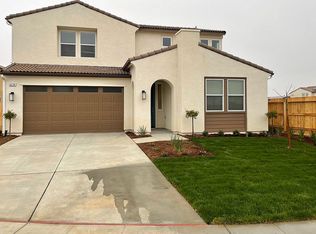 3274 Las Rosas Ave, Clovis, CA 93619