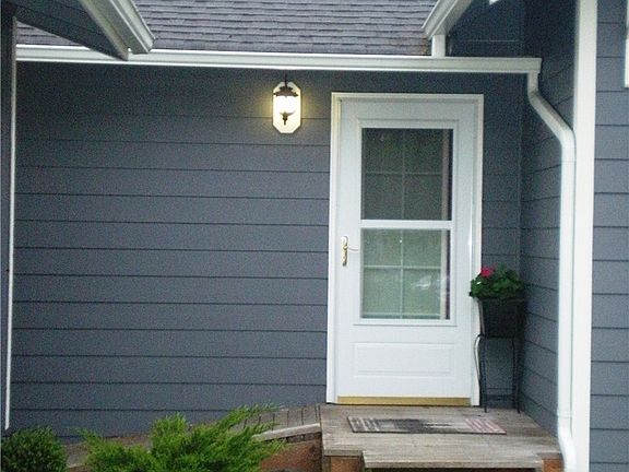 4th image of 9804 Fruitland Ave E