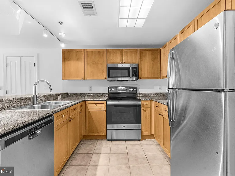 777 7th St NW #1003 — Photo 6