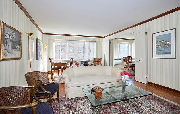 middle　　　29日迄 ユー・クルーガー🌱 on X