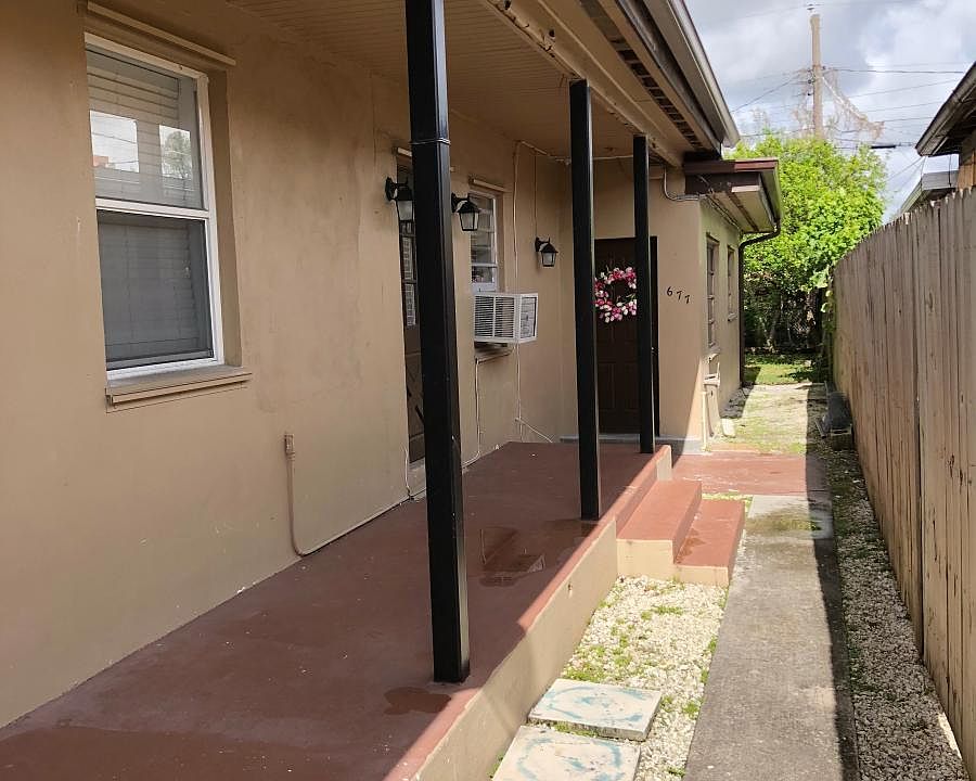 Duplex - back unit entrance