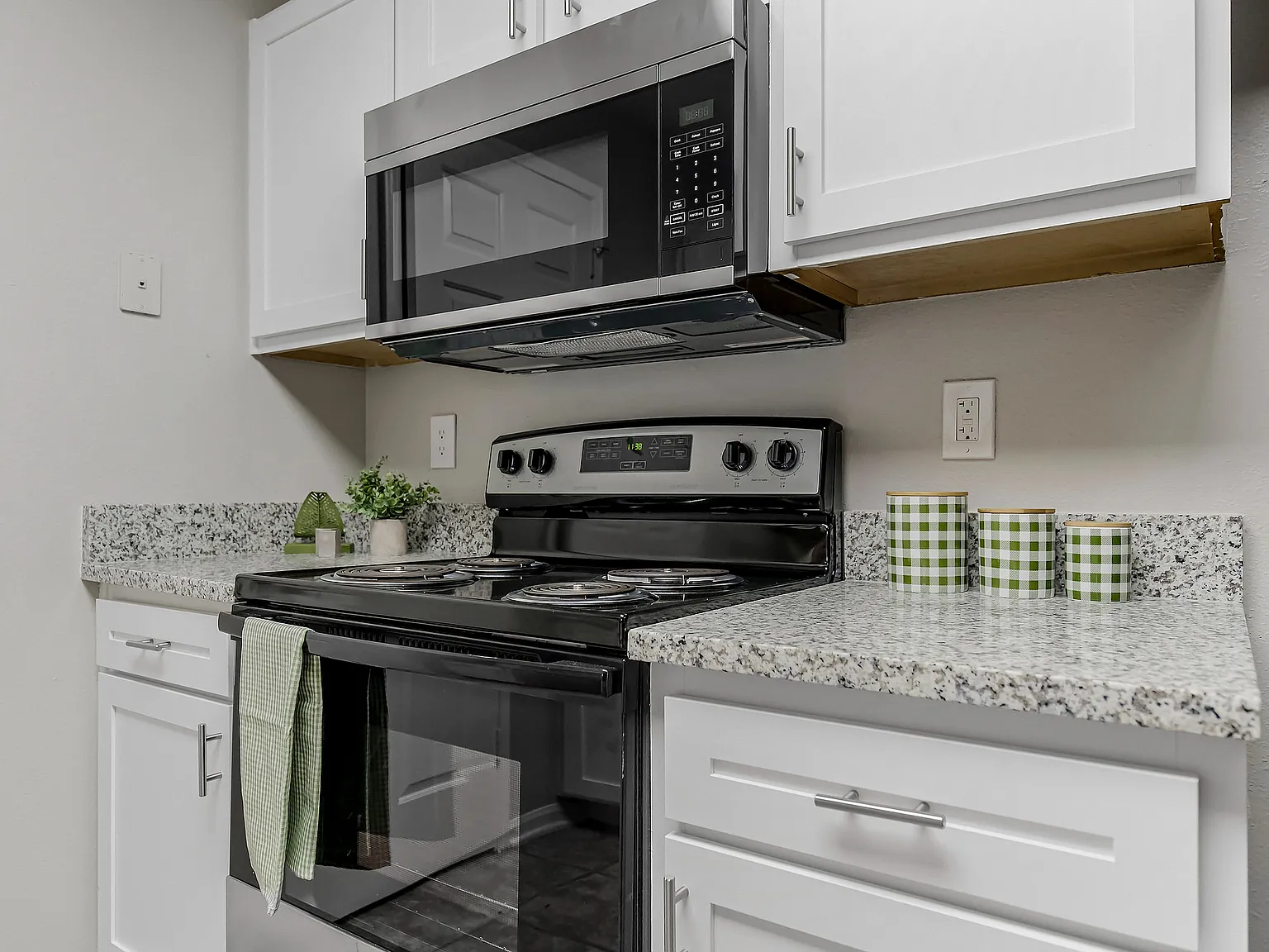 Lakewood Terrace — Photo 2