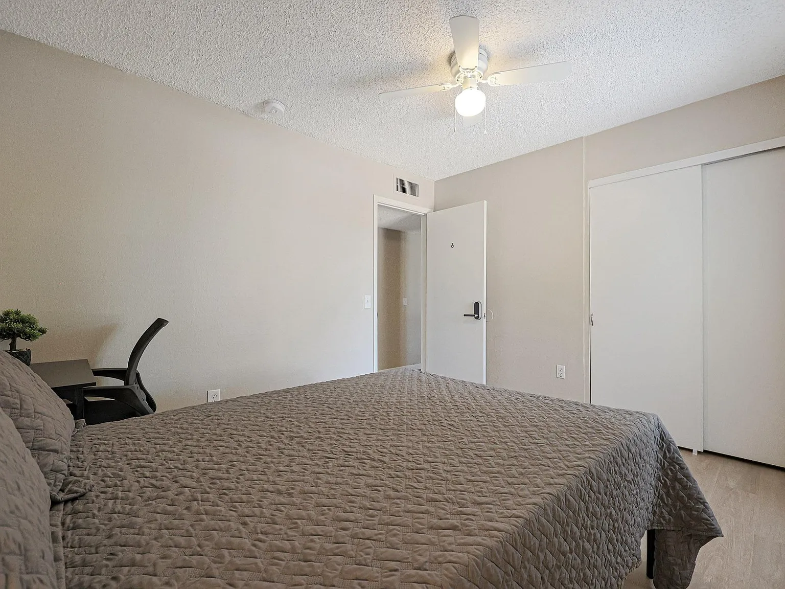 4 bed, 2.5 bath, 2400 sqft, $849 — Photo 2