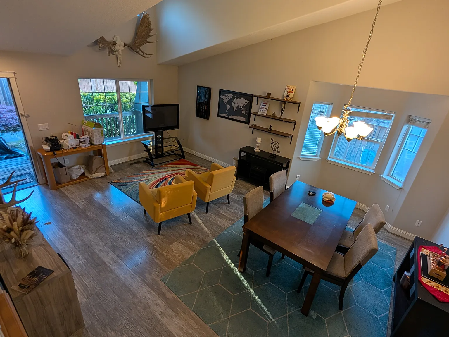 4 bed, 2045 sqft, $3,900 — Photo 2