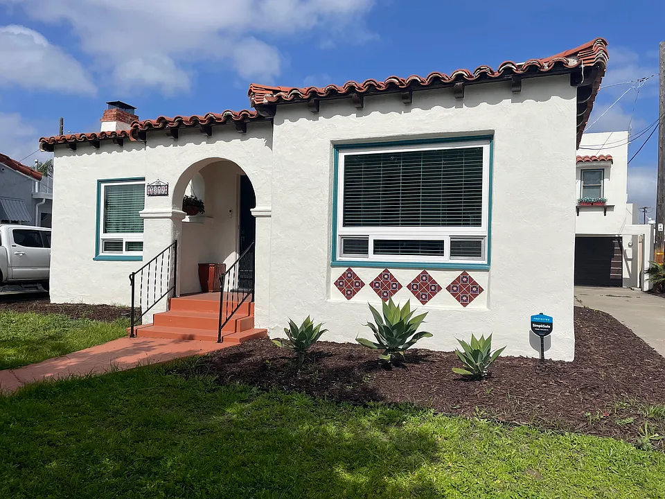 3272 Orange Ave