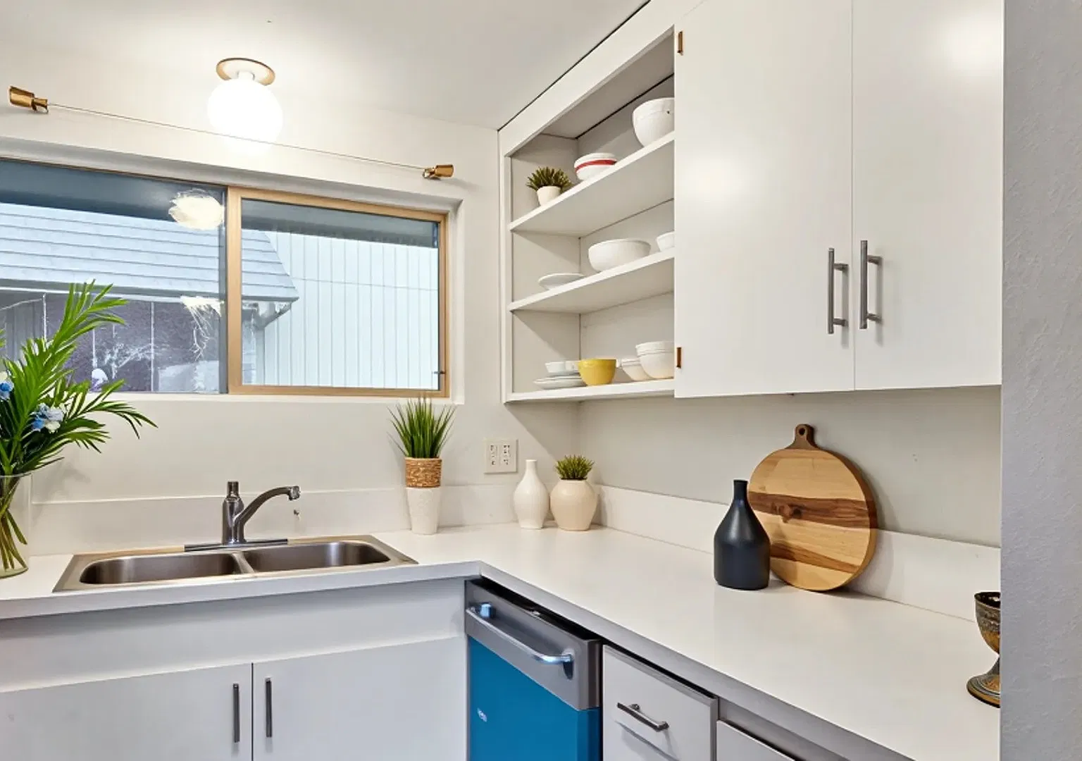 Charming 2BR Home in Heart of Tacoma - Modern Upgrades & Private Oasis! — Photo 3