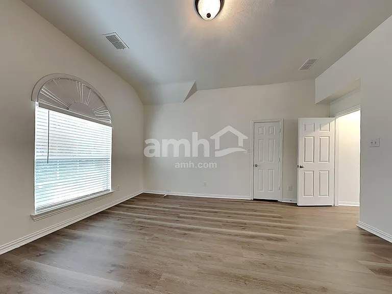 8001 Amesbury Ln — Photo 26