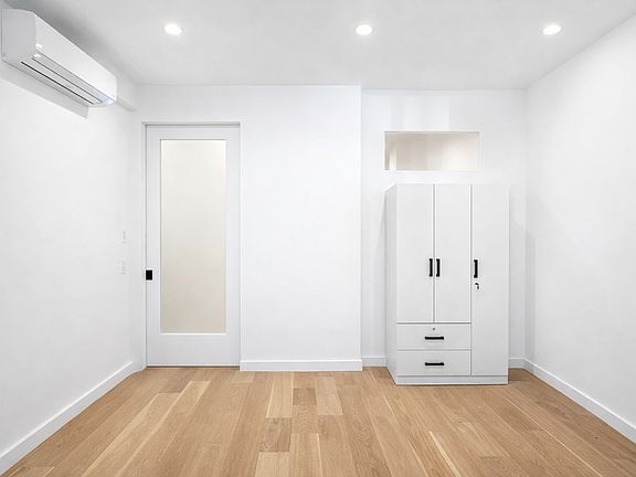 4th image of 27-16 Newtown Ave #1D