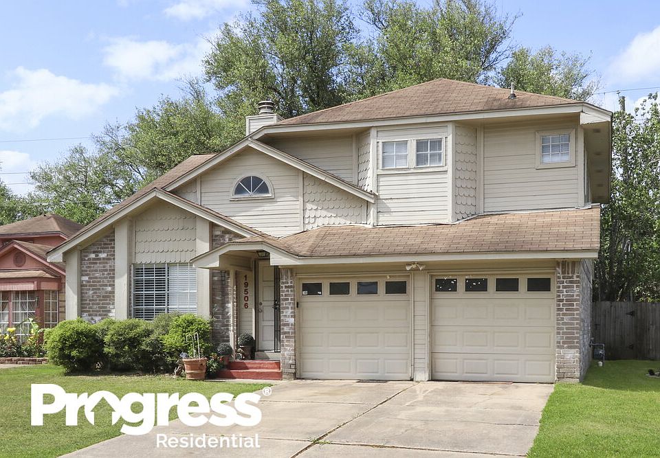 1st image of 19506 Lake Hollow Ln