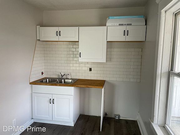 2nd image of 214 E Elm St #214