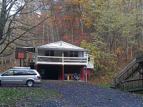 Detatched Garage with Living