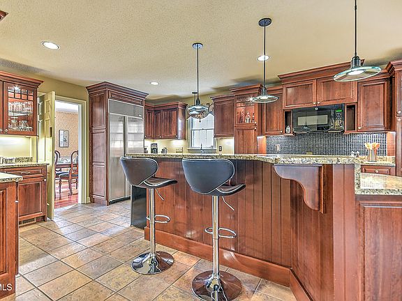 4th image of 216 Forest Hills Dr
