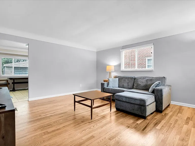 1554 Cynthia Ave — Photo 4
