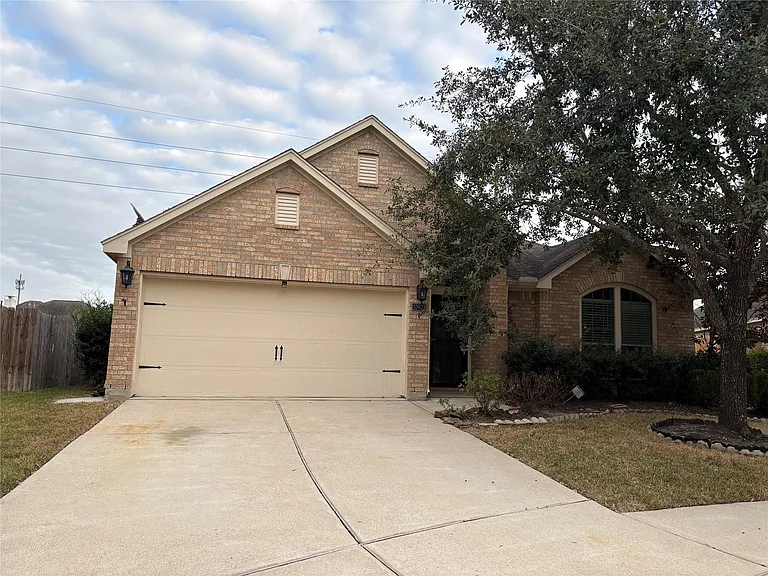 10902 Brighton Gardens Dr — Photo 1