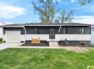 12216 C St, Omaha, NE 68144