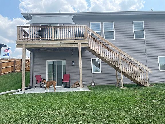 3rd image of 118 Firethorn Dr