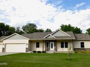 10404 Cottonwood Ct, Middleville, MI 49333