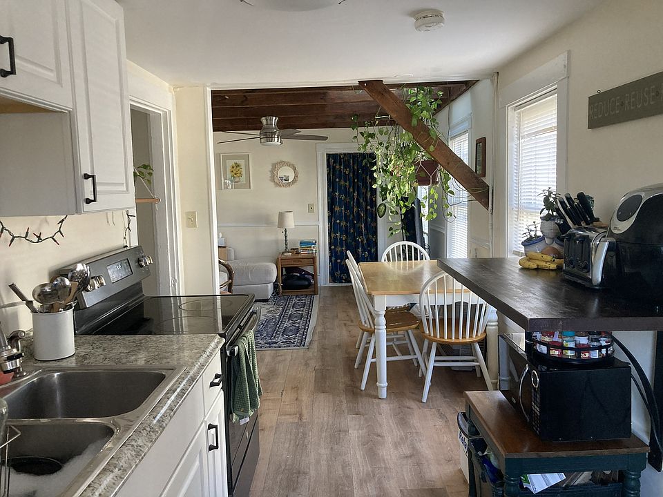 1st image of 48 4th St APT 4