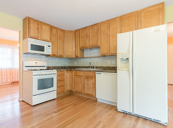 4th image of 875 E Marshall Ct
