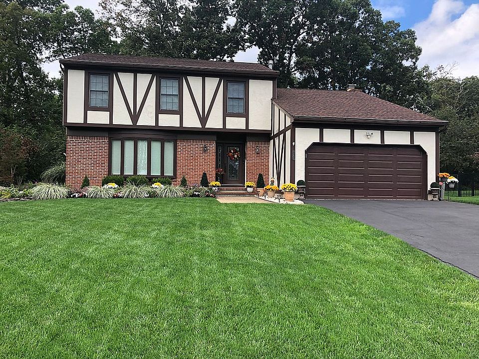 2nd image of 142 Hickory Rd