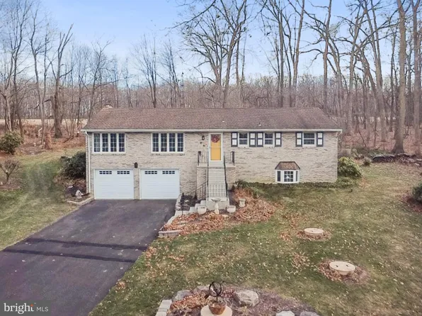 2373 Graydon Rd, Glen Rock, PA 17327