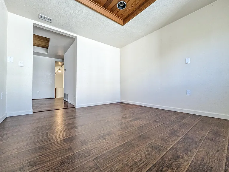 4058 Mahaila Ave #F — Photo 17