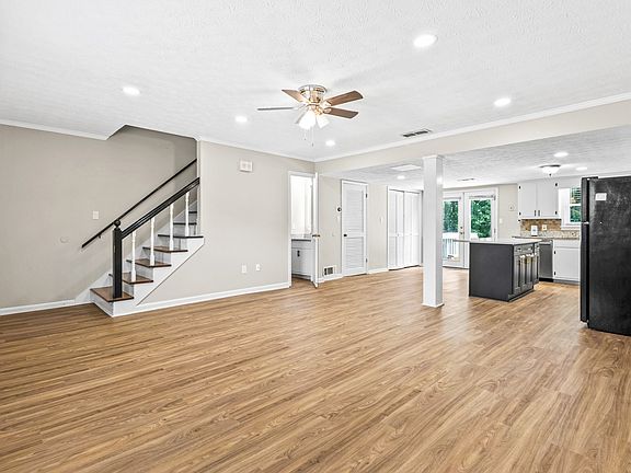4th image of 3092 Spruce Cir